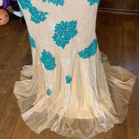 JOVANI Tan & Teal Lace Overlay Gown Size 4 #90164 - Picture 5 of 14